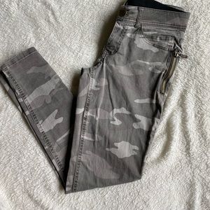 Democracy•camo pants•size 4